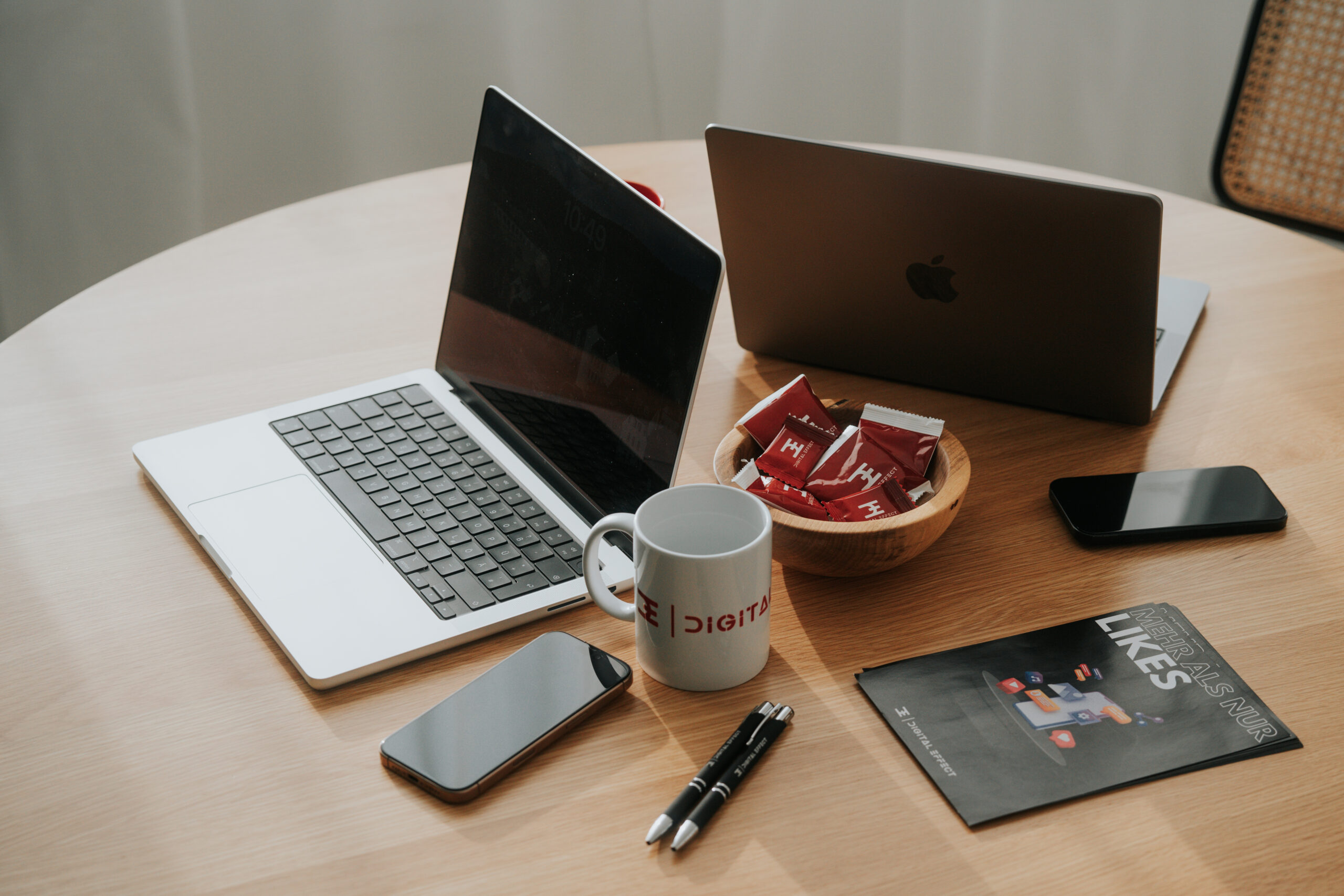 Digital Effect Schreibtisch mit Werbemittel